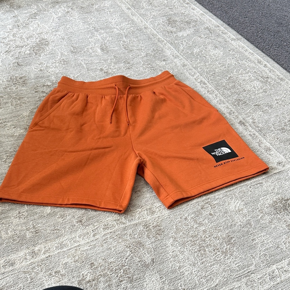 The North Face Men's Medium Iron Bronze Fleece Shorts. NWT’s.
